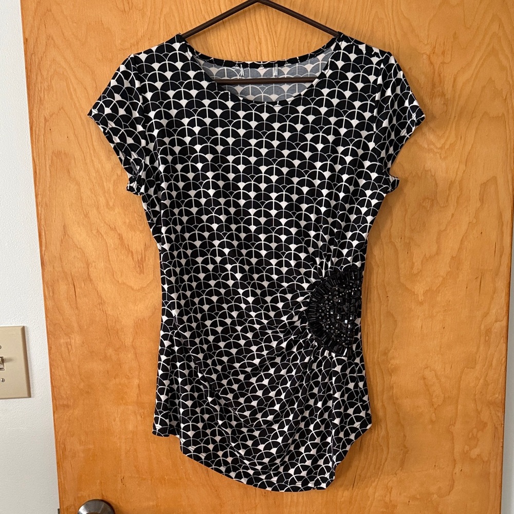 Black and White Geometric Women's Top